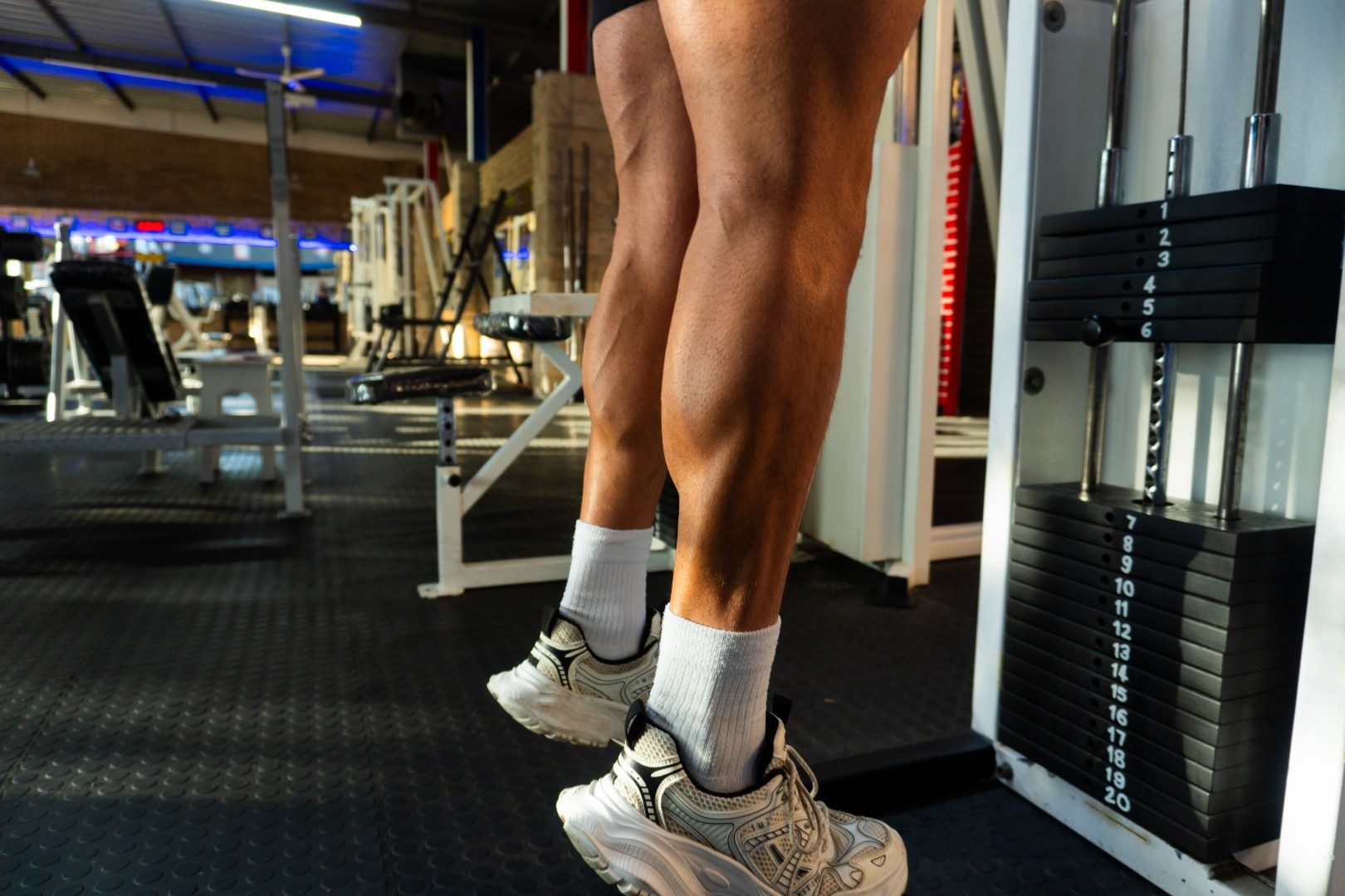 Athlete performing cable fly chest exercise at Oxigim