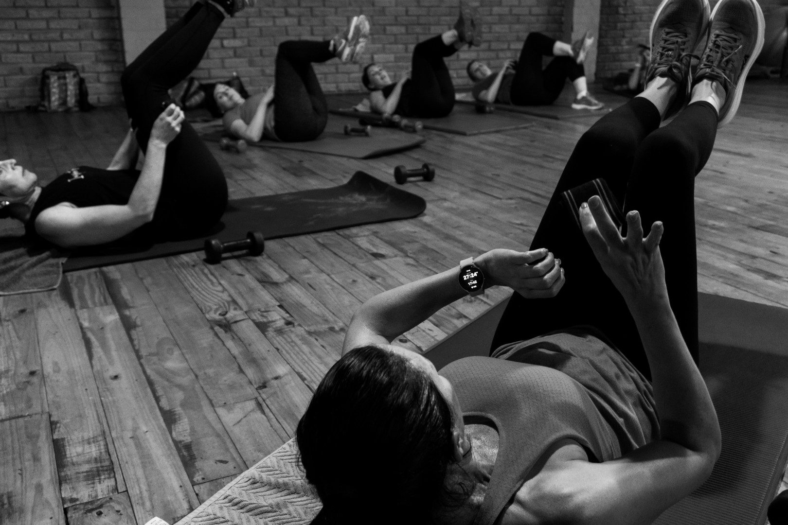 Group class participants exercising at Oxigim